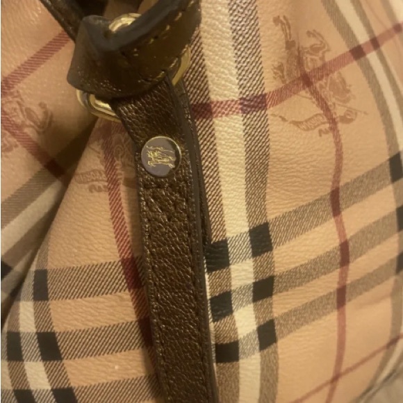 Burberry Haymarket Tote,in great condition, comes with original dust bag. - Picture 4 of 5